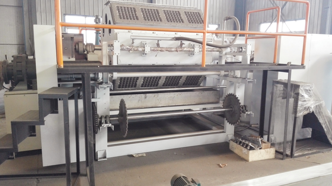 Machine de moulage de pâte d'œuf en papier rotatif 2000-3000pcs/H Machine de moulage de pâte orange et verte pour la fabrication de carton d'œufs en papier / plateau