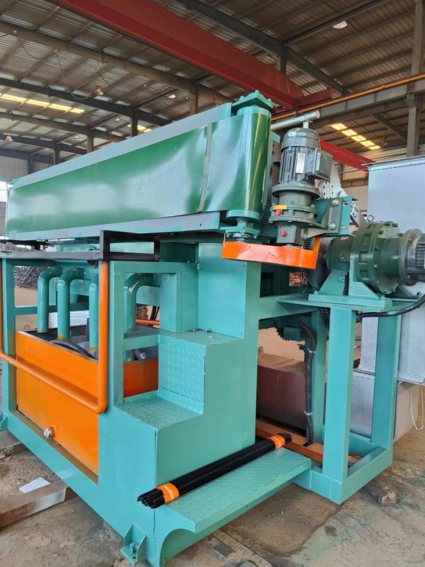 Machine de fabrication de plateaux d'œufs en papier rotative ligne de production de moules 3 par 4 compacte et facile à utiliser produisant 2000 plateaux d'œufs par heure