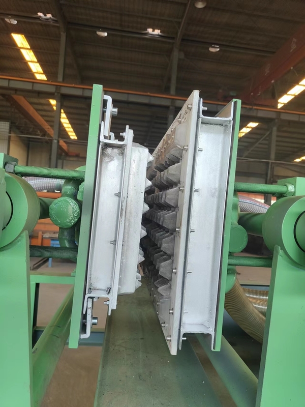 Machine de fabrication de plateaux d'œufs en papier durable et convivial pour un fonctionnement rapide et facile