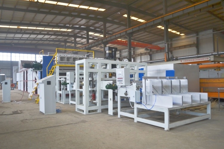 Machine automatique de fabrication de cartons à œufs rotatifs avec structure en fonte et acier