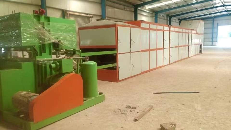 Ligne de production de plateaux d'œufs écologiques pour déchets de papier en rotation 45 kW-200 kW