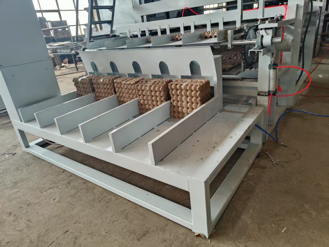 Machine entièrement automatique de formage de plateaux à œufs conçue pour des performances stables et une production constante dans l'industrie de l'emballage d'œufs