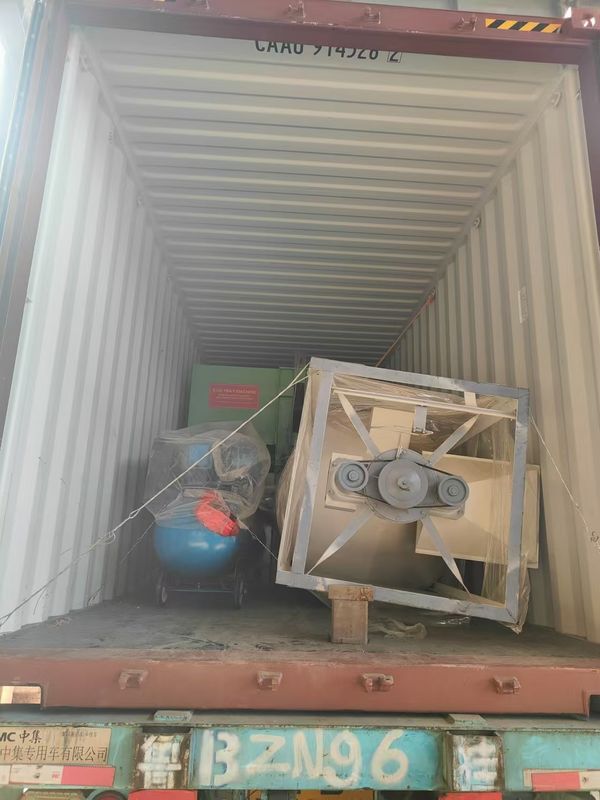 Machine à plateau à œufs en papier rotatif à 4 faces, contrôle PLC et matériau de moule en plastique pour la production de formage de plateaux à œufs