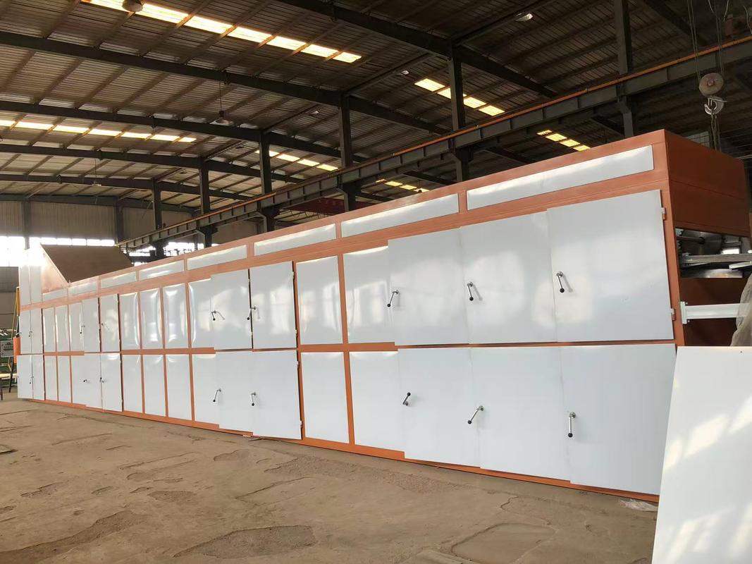 Ligne de production automatique de plateaux à œufs utilisant de la pâte de papier recyclée pour créer divers types de cartons et plateaux à œufs 5000-6000 pièces / h contrôlée par PLC