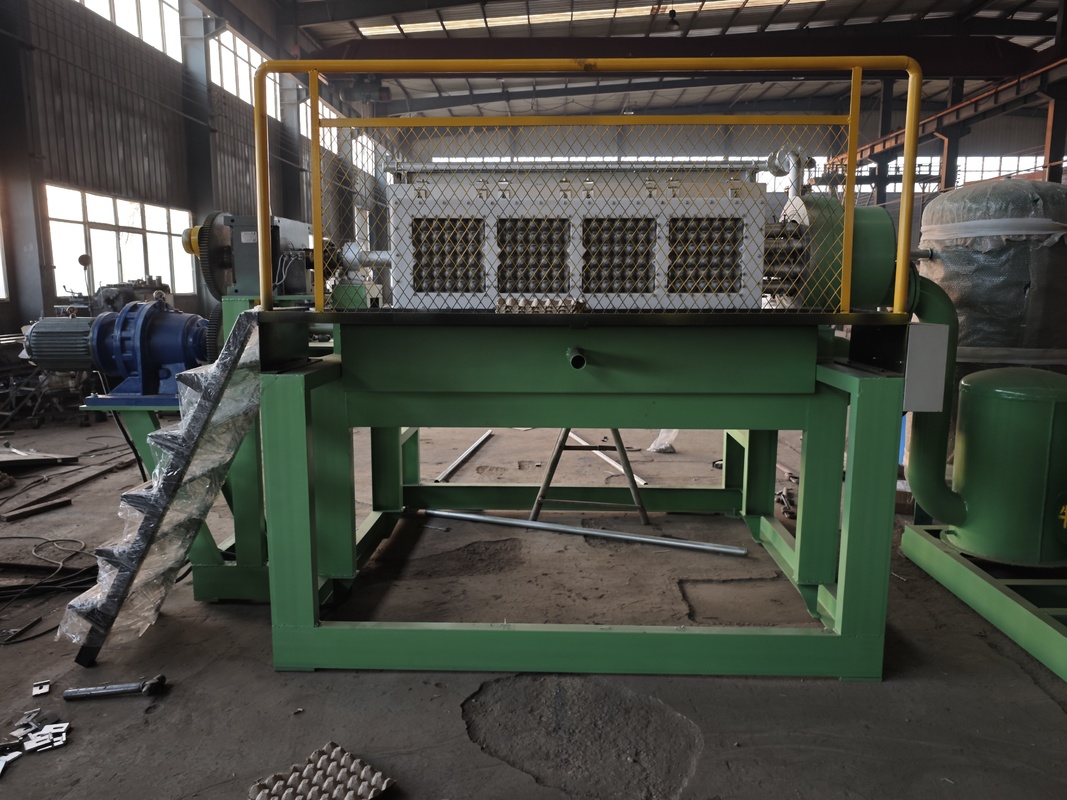 2500-3000pcs/heure Capacité Semi-automatique 4*4 moules plateau à œufs Machine de fabrication de papier moulage de pâte pour la production à grande échelle