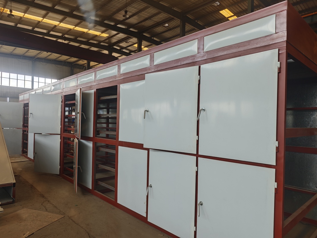 Machine de fabrication de plateaux à œufs entièrement automatique prenant en charge les tailles de moules personnalisées et le changement rapide pour les besoins divers de l'emballage 2500-3000pcs / h contrôle PLC