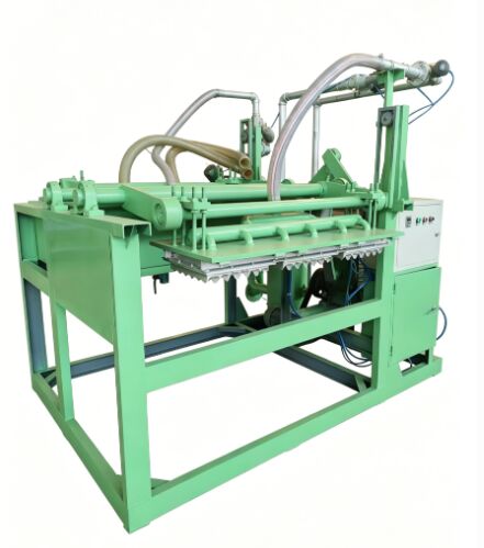 700-1000 pièces par heure Machine à plateau d'œufs de structure simple de petite capacité pour le moulage de pâte écologique