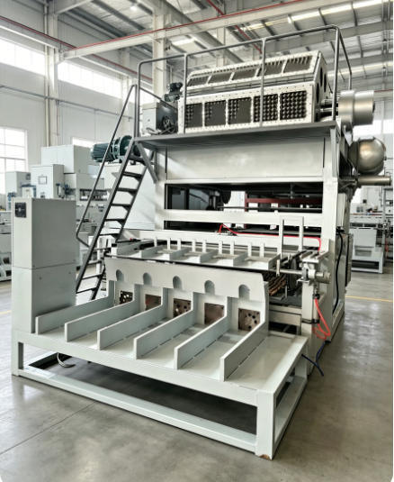 Machine rotative 5000 pcs/h ligne de production de plateau d'œufs en papier avec pulpe complète formant le séchage et les systèmes d'empilage automatique pour le plateau d'œufs en papier Carton d'œufs plateaux de pommes avec 5*8 moules de formage
