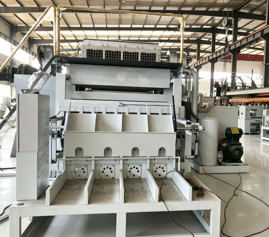 Machine de formage de plateaux à œufs rotatifs conçue pour les startups Machine à plateaux à œufs produisant 2 000 à 3 000 pièces par heure avec des moules rotatifs 3 par 4 et 4 par 4