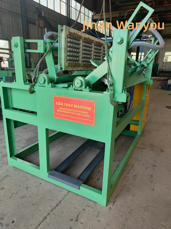 Machine semi-automatique de fabrication de plateaux d'œufs en papier avec une structure simple et 1 par 4 moules pour une production de 1500 pièces par heure