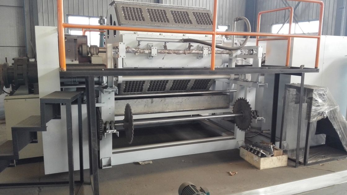 Machine automatique de fabrication de plateaux à œufs contrôlée par PLC 5000-6000 pièces/heure