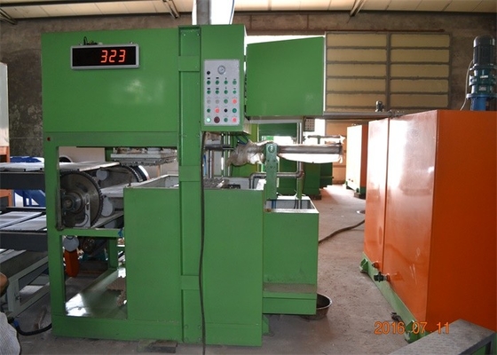 Plateaux de papier utilisés d'emballage d'oeufs donnant l'approbation semi automatique de la CE et d'OIN d'opération de machine