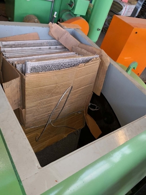 Machine de fabrication de cartons d'oeufs de plateau d'oeufs de deux moules avec le dessiccateur en métal
